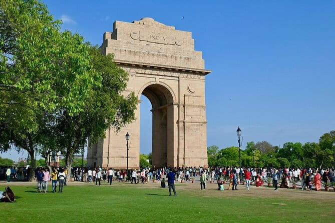 Old & New Delhi Tour : Monuments , Rickshaw Ride & Local Heritage - Key points at a glance