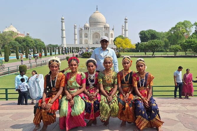 Old & New Delhi Tour : Monuments , Rickshaw Ride & Local Heritage - India Gate: a quick, meaningful pause