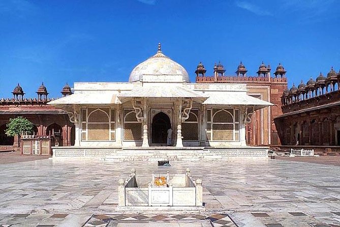 Overnight Taj Mahal and Agra Private Tour by Train from Delhi - Day 2: sunrise Taj Mahal, then breakfast and the pace reset