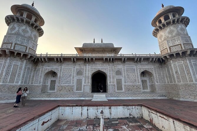 Private 5-Day Golden Triangle Tour: Delhi, Agra & Jaipur by Car - Day 4 in Jaipur: Amber Fort by jeep and the photo-stops that matter
