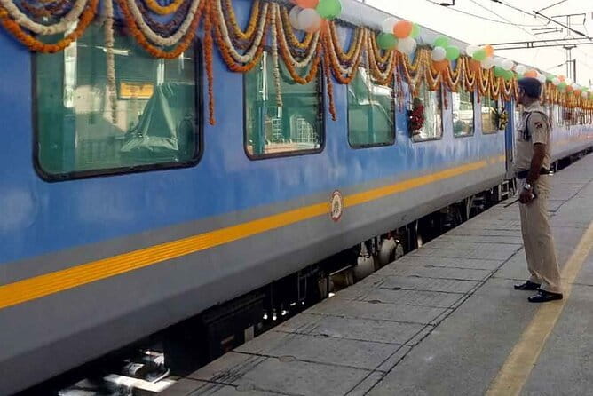 Private Agra Day Trip by Express Train -Taj Mahal & 5-Star Lunch - Taj Mahal at 10:00 AM: how to use your 2-hour visit well