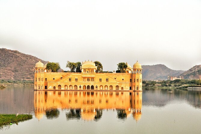 Private Amer Fort and Jaipur City Tour from Delhi By Car - Hawa Mahal: the Palace of Winds in a tight 30 minutes