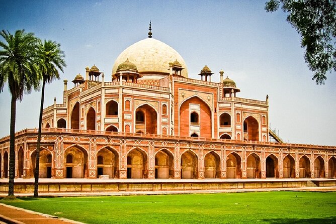private Car and Driver for Golden Triangle Tour 4Days - Hawa Mahal at the end: Palace of Wind for photos and a fast finish