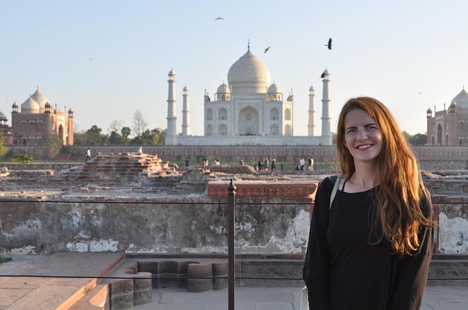 Private Car from Delhi to Taj Mahal with Driver and Local Guide - Local guide value: artisans, transparency, and good photo help