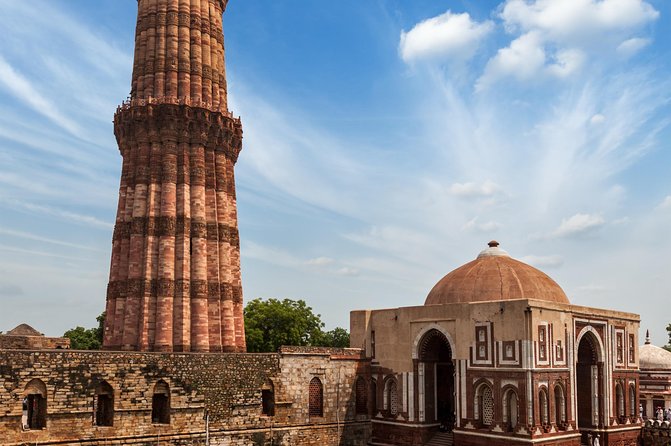 Private Custom tour of Delhi (choose from 18 places to visit) - When Sikh worship and Bahá’í peace are part of your Delhi loop