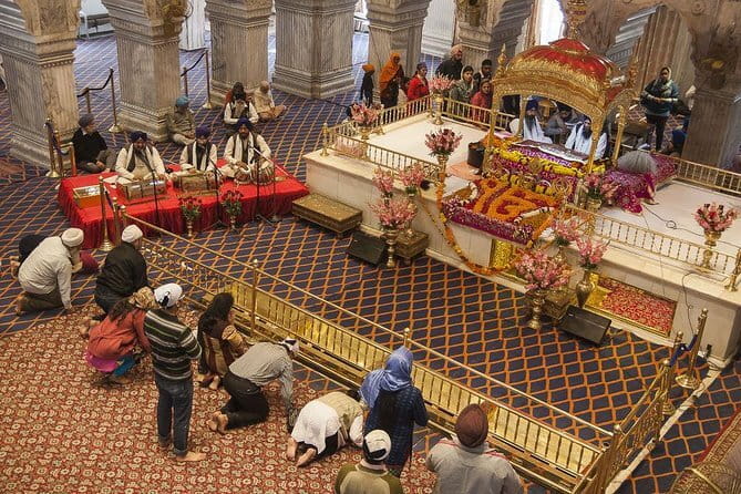 Private Customized Tour Of Old/New Delhi Spiritual Sites - India Gate, Rajpath, and the big symbols you can actually connect to