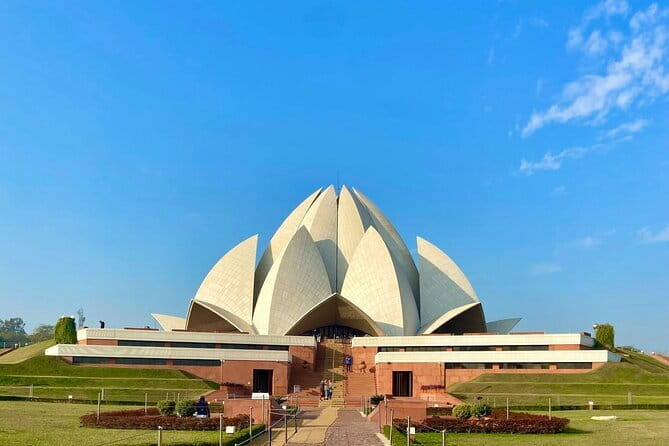 Private Customized Tour Of Old/New Delhi Spiritual Sites - Rashtrapati Bhavan and Parliament: quick passes with political context