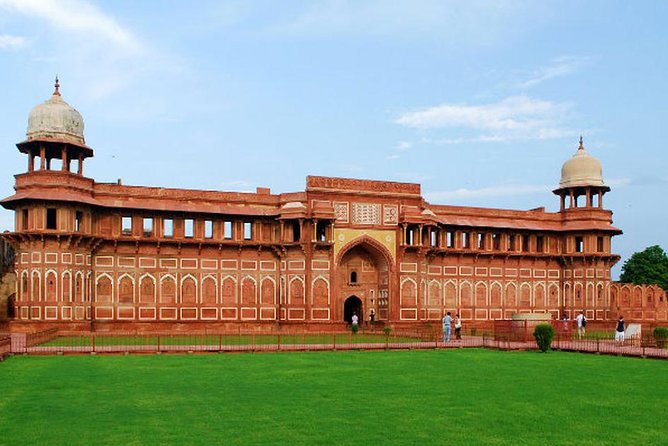 Private Day Tour of Taj Mahal and Agra Fort By Super fast train - Guide support and the day’s snack-and-train rhythm