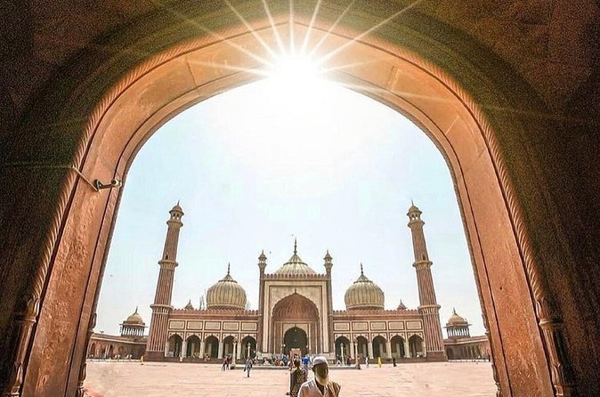 Private Delhi City Tour With Guide And Lunch All Including - Lotus Temple: A Short, Ticketed Stop That’s Easy to Enjoy