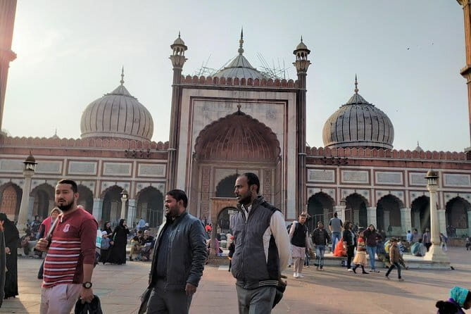 Private Delhi Full Day City Tour : Explore the Capital Your Way - A midday reset at Gurudwara Bangla Sahib (free entry, big food program)