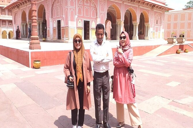 Private Delhi Jaipur Day Trip by Car - All Inclusive - Bazaar Time: Where You Can Slow Down (A Little)