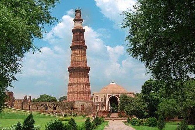 Private Delhi Tour: Full Day Tour of Delhi with Pickup & Drop off - Jama Masjid: the day starts with a huge courtyard