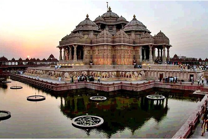 Private Evening Tour of Akshardham Temple with Musical Fountain Show - Quick take: what makes this evening tour work