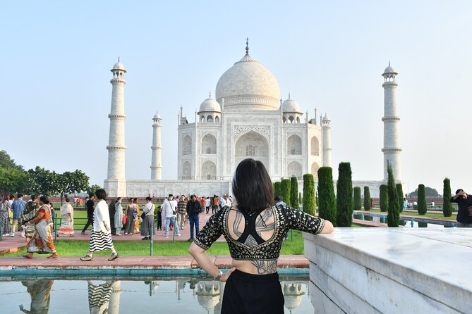 Private Full Day Taj Mahal Luxury Tour By Train From Delhi - Lunch at a 5-star hotel (plus shopping/dining time)