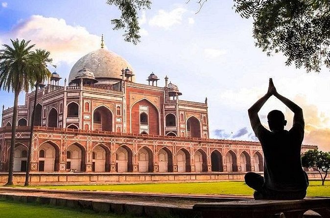 Private Full Day Tour of Old and New Delhi - The Guide and Driver Factor: Clear English and Punctual Confidence