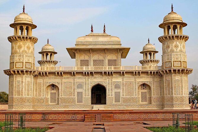 Private Full-Day Tour of Taj Mahal by Car from Delhi with Pickup - Taj Mahal visit: how a guided 2-hour stop saves your day