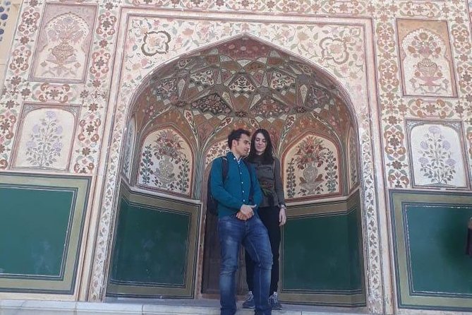 Private & Group 5 Days Golden Tringle Tour by Train or Car - All Inclusive - Day 1 in New Delhi: Qutub Minar, Lotus Temple, and Bangla Sahib Calm