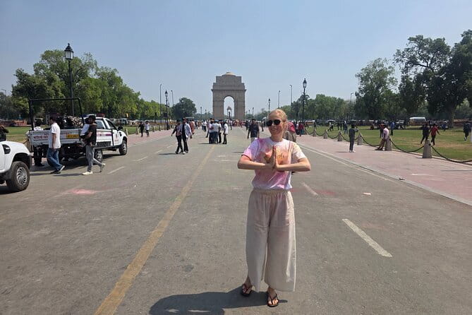 Private Guided Full Day Tour Of Old And New Delhi - Khari Baoli Spice Market and Pasar Chandni Chowk Rickshaw Ride