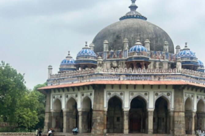 Private Half Day Delhi City Tour with Entrance Fees - Stop 2: Gurudwara Bangla Sahib and the Real Meaning of a Sikh Shrine