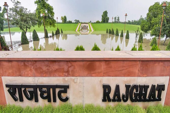Private Half Day Old Delhi City Tour - Raj Ghat and Agrasen Ki Baoli: reflection plus legend