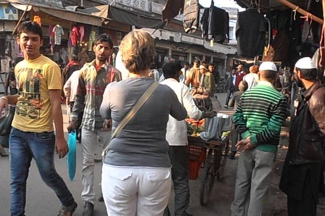 Private Luxurious Overnight Taj Mahal Tour With Agra Walks - Agra Walk: traditional markets with a Mughal-era vibe