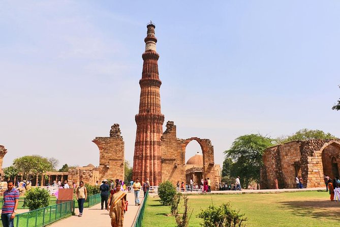 Private Old and New Delhi City Best of Tour in 7 Hours - India Gate, Rajpath, and the President’s House area