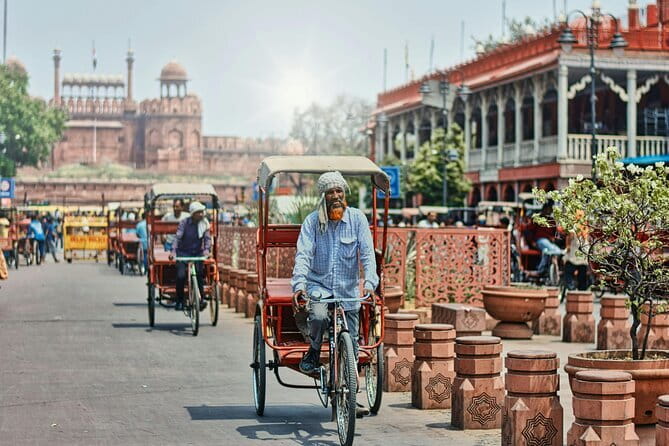 Private Old and New Delhi Full-Day Guided Tour - How the airport start keeps your Delhi day from falling apart