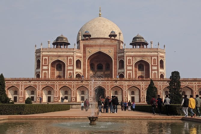 Private Old and New Delhi Full-Day Guided Tour - Qutub Minar: the UNESCO stop that earns its ticket time