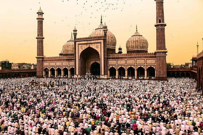 Private Old and New Delhi Full-Day Guided Tour - Old Delhi: Jama Masjid, the fort area, and Khari Baoli spice market