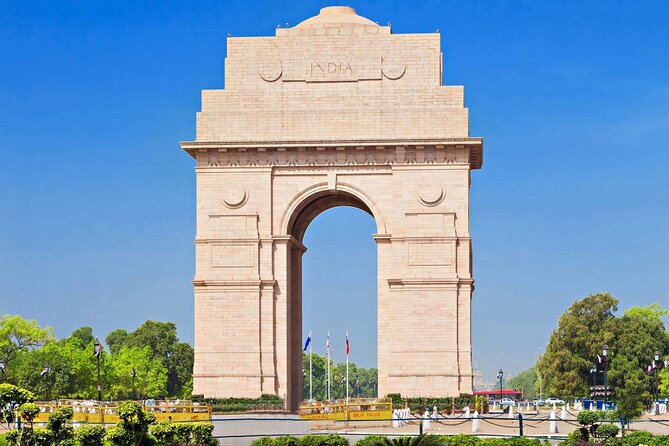 Private Old and New Delhi Full-Day Tour with Akshardham Temple - Stop 5: Qutub Minar—an UNESCO landmark you’ll remember