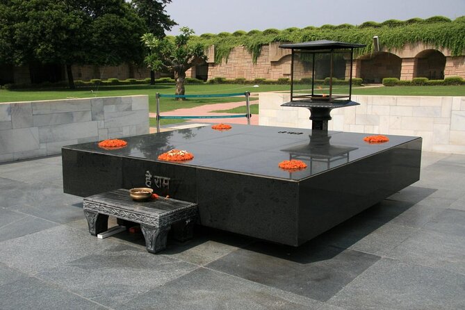 Private Old and New Delhi Tour in 8 Hours With Entrances and Lunch - Key things that make this tour worth your time