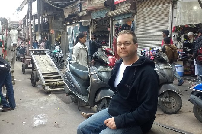 Private Old and New Delhi Tour in 8 Hours With Entrances and Lunch - Old Delhi rickshaw ride and Chandni Chowk lanes: what you’ll remember
