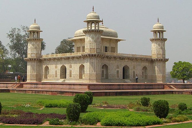 Private One Day Taj Mahal Tour by Gatimaan Express Train - Agra Fort as a museum of Mughal power