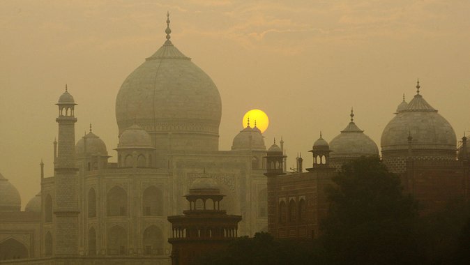 Private Same Day Agra Tour from Delhi by Car - Lunch at 1:00 P.M.: The Buffet Break That Keeps You Energized