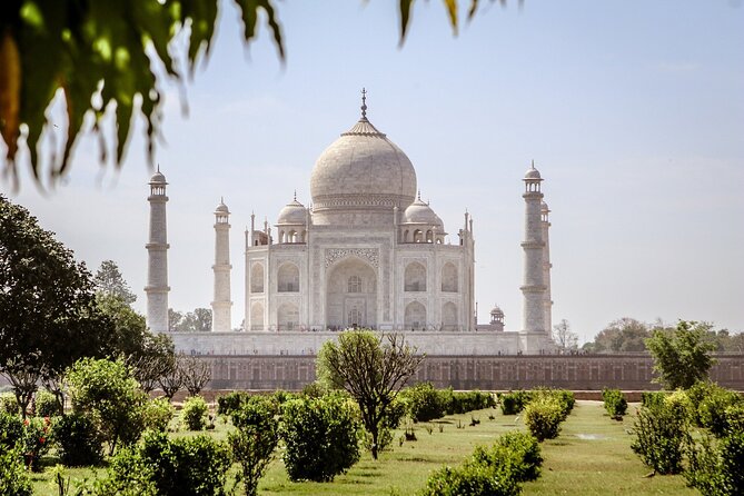 Private Skip the line Taj Mahal Sunrise Trip From Delhi By Car (All Inclusive) - Private car options and who each group size fits