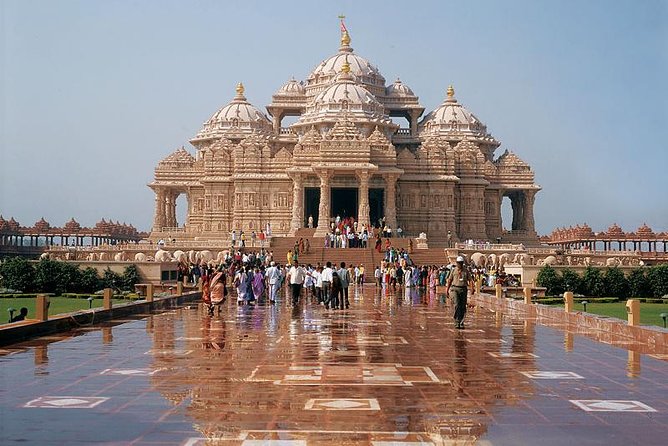 Private Spiritual Tour: Akshardham Temple, Lotus Temple & ISKCON in South Delhi - How this South Delhi temple route feels in real life