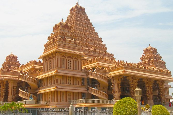Private Spiritual Tour: Akshardham Temple, Lotus Temple & ISKCON in South Delhi - Lotus Temple: a quiet reset with strict simplicity