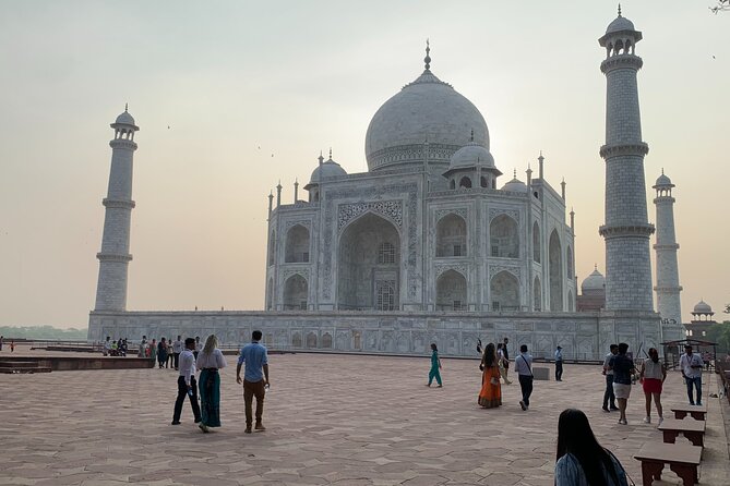 Private Sunrise Taj Mahal and Agra Fort Tour From Delhi To Agra- by AC Car - The 2:30am Delhi departure: comfort beats chaos