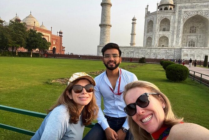Private Sunrise Taj Mahal Tour from Delhi By Car -All inclusive - Getting from Delhi to Agra: the comfort and the clock