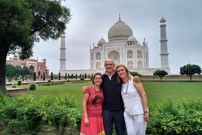 Private Taj Mahal Agra Day Tour by Car from Delhi - Arriving in Agra: guide handoff and navigating the city loop