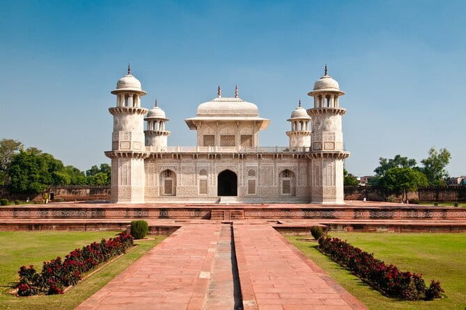 Private Taj Mahal, Agra Fort & Baby Taj Tour from Delhi by Car - Courtyard Agra food break: a practical pause (not a random detour)