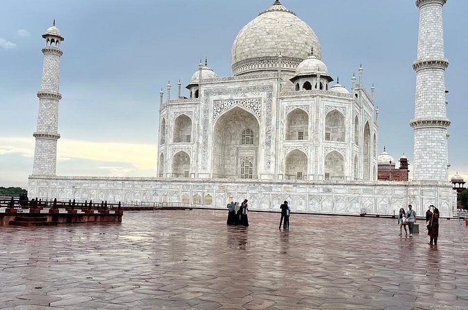 Private Taj Mahal and Agra Day Trip from Delhi by Car with Lunch - Lunch at a 5-Star Hotel: More Than a Pause