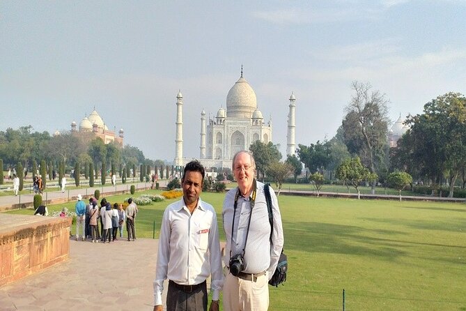 Private Taj Mahal Day Tour from Delhi by Car - All Inclusive - Lunch at Courtyard Agra: a break that keeps the day on track