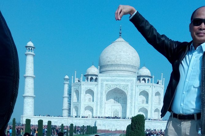 Private Taj Mahal from Delhi to Agra By Car - Meeting your guide in Agra: what that first hour sets up
