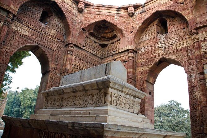 Private Tour in Mehrauli Archaeological Park & Qutub Minar - Key highlights you’ll feel right away