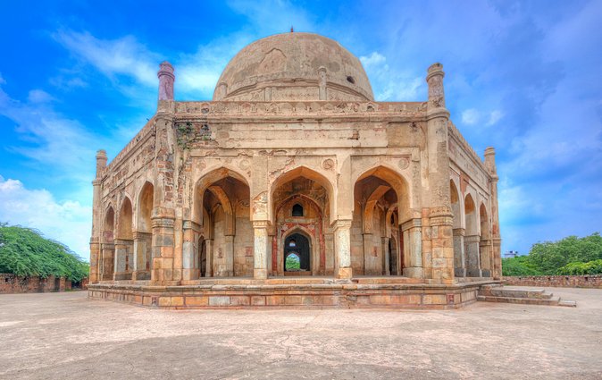Private Walking Tour: South Delhi Heritage including Qutub Minar and Mehrauli Archaeological Park - Mehrauli Archaeological Park: Ruins, Tombs, and Local Meaning