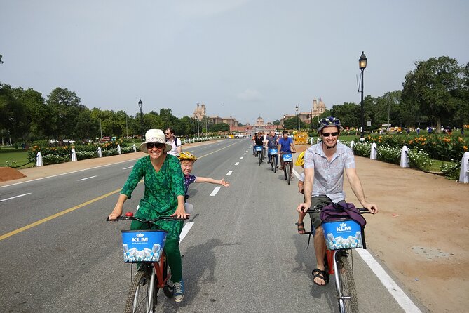 Raj Tour- New Delhi Cycle Tour - Stop 1 vibe: Ajmeri Gate and the feel of Old Delhi’s edges
