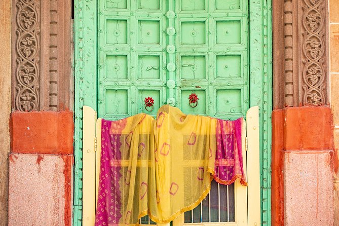 Royal Rajasthan: Whispers From The Past Curated Journey - Jaipur Palaces: From City Palace Museums to Amber’s Lake Views