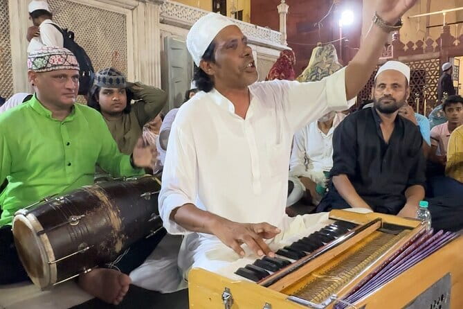 Saints and Royals of Delhi Private Tour - Stop 1: Chilla Nizamuddin Auliya and why people come looking for relief