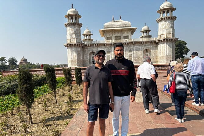 Same Day luxury Taj Mahal and Agra Fort Tour from Delhi by Car - Entering the Taj Mahal without ticket-line drama